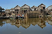 Tonle Sap - Kampong Phluk floating village - stilted houses